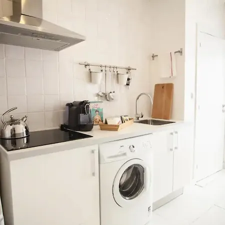 155 - Amalia In Santos * Lisboa