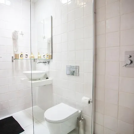 155 - Amalia In Santos Lisboa