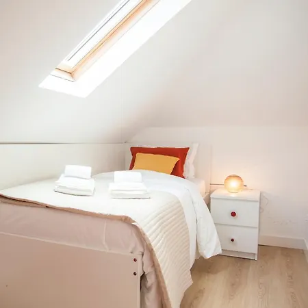 155 - Amalia In Santos Apartment