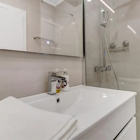 155 - Amalia In Santos Lizbona