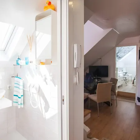 155 - Amalia In Santos