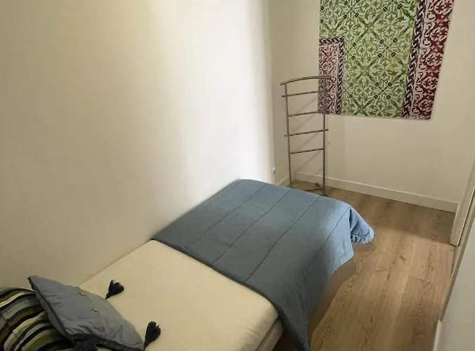 155 - Amalia In Santos