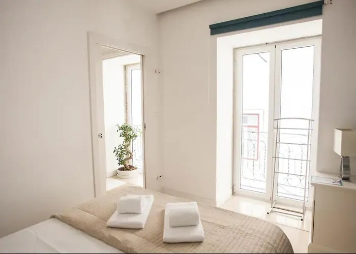 155 - Amalia In Santos Lisboa