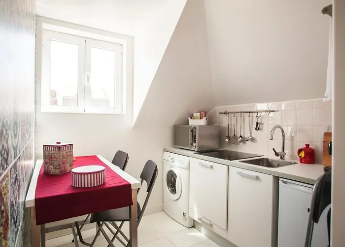 155 - Amalia In Santos Lisboa