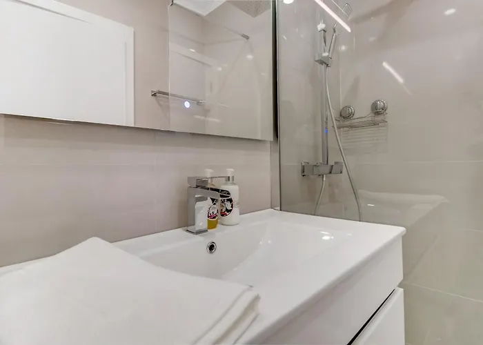 155 - Amalia In Santos Lisboa