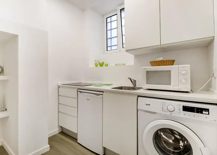 155 - Amalia In Santos