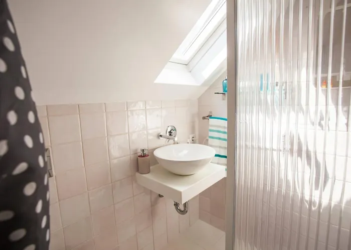 155 - Amalia In Santos * Lisboa