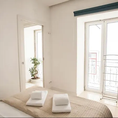 155 - Amalia In Santos Lissabon